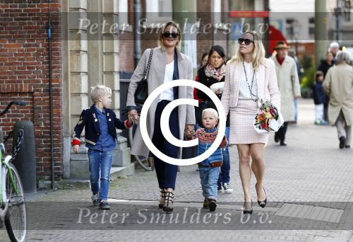 Den Haag 30 oktober 2013
Premiere Mr Finney in diligentia. Prinses Laurentien komt samen met haar kinderen Leonore Eloise en Claus Casimir. Lieke v L:exmond met zus Jetteke en neefjes