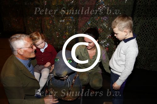 Den Haag 30 oktober 2013
Premiere Mr Finney in diligentia. Prinses Laurentien komt samen met haar kinderen Leonore Eloise en Claus Casimir. marie Claire Witlox met kinderen en vader