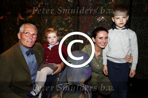 Den Haag 30 oktober 2013
Premiere Mr Finney in diligentia. Prinses Laurentien komt samen met haar kinderen Leonore Eloise en Claus Casimir. marie Claire Witlox met kinderen en vader