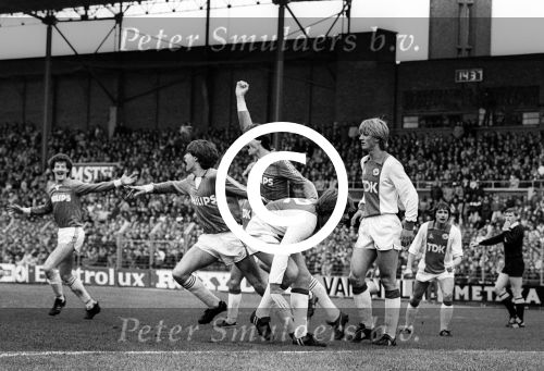 Amsterdam, 6 Maart 1983
AJAX-PSV, eindstand 3-3 Seizoen 1982/1983
Mart v Duren scoort 0-1
Foto Peter Smulders BV