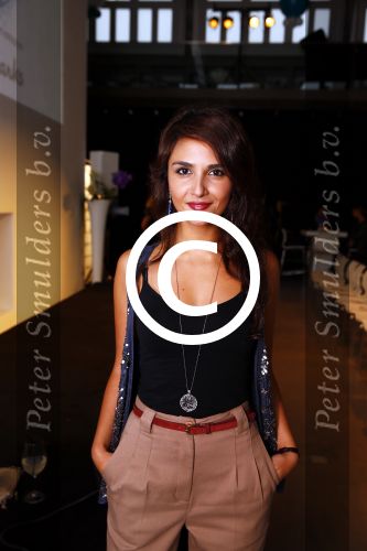 Amsterdam 14 oktober 2013
Jort Kelder en Lauren Verster presenteren de Marie Claire starters award. Maryam Hassouni
