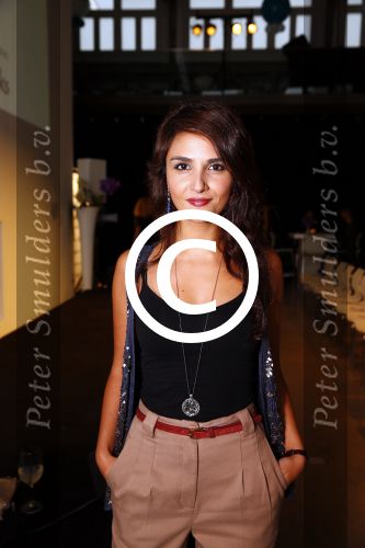 Amsterdam 14 oktober 2013
Jort Kelder en Lauren Verster presenteren de Marie Claire starters award. Maryam Hassouni