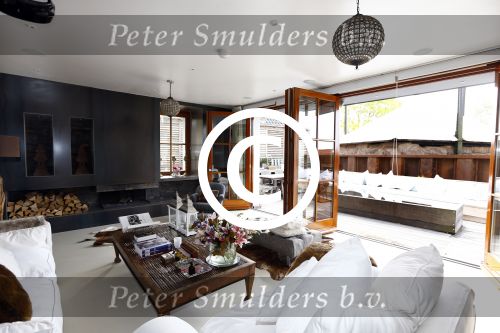 Ouderkerk aan de amstel 22 oktober 2013
Binnenkijken in het schitterende huis van Antoine v d Vijver en Patty Brard aan de Amstel.