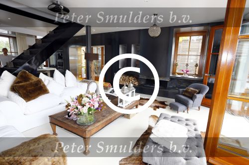 Ouderkerk aan de amstel 22 oktober 2013
Binnenkijken in het schitterende huis van Antoine v d Vijver en Patty Brard aan de Amstel.