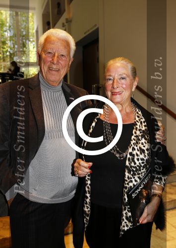 Utrecht 27 oktober 2013
Premiere Sonneveld in de schouwburg van Utrecht. paul v Gorcum met zijn vrouw