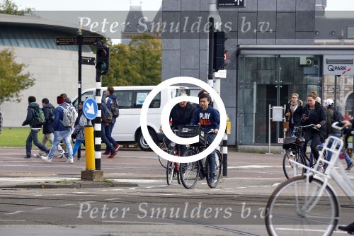 Amsterdam 17 oktober 2013
Nieuwslezer Philip Freriks op de fiets in Amsterdam