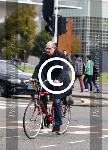 Amsterdam 17 oktober 2013
Nieuwslezer Philip Freriks op de fiets in Amsterdam