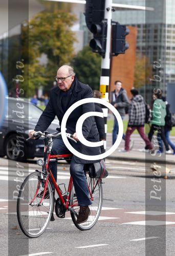 Amsterdam 17 oktober 2013
Nieuwslezer Philip Freriks op de fiets in Amsterdam