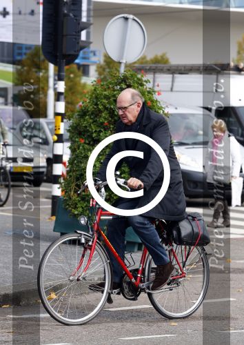 Amsterdam 17 oktober 2013
Nieuwslezer Philip Freriks op de fiets in Amsterdam