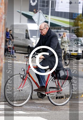 Amsterdam 17 oktober 2013
Nieuwslezer Philip Freriks op de fiets in Amsterdam