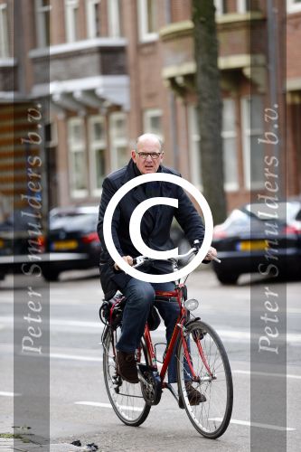 Amsterdam 17 oktober 2013
Nieuwslezer Philip Freriks op de fiets in Amsterdam