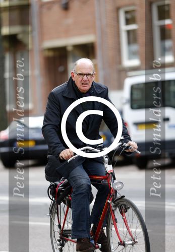 Amsterdam 17 oktober 2013
Nieuwslezer Philip Freriks op de fiets in Amsterdam