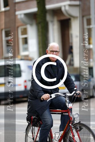 Amsterdam 17 oktober 2013
Nieuwslezer Philip Freriks op de fiets in Amsterdam