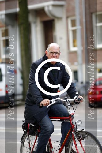 Amsterdam 17 oktober 2013
Nieuwslezer Philip Freriks op de fiets in Amsterdam
