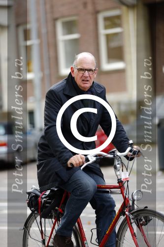 Amsterdam 17 oktober 2013
Nieuwslezer Philip Freriks op de fiets in Amsterdam