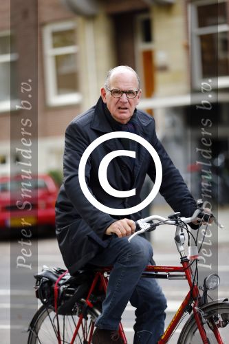 Amsterdam 17 oktober 2013
Nieuwslezer Philip Freriks op de fiets in Amsterdam