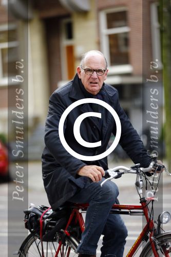 Amsterdam 17 oktober 2013
Nieuwslezer Philip Freriks op de fiets in Amsterdam