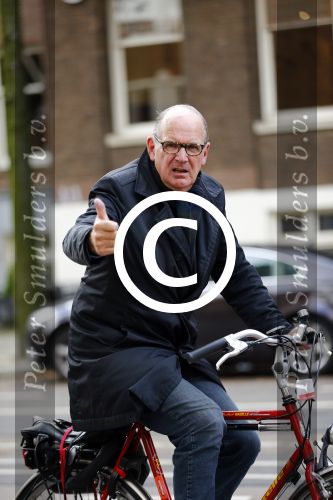 Amsterdam 17 oktober 2013
Nieuwslezer Philip Freriks op de fiets in Amsterdam