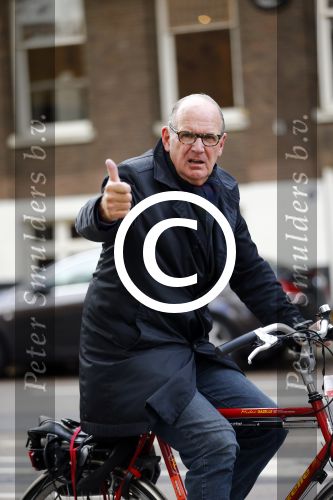 Amsterdam 17 oktober 2013
Nieuwslezer Philip Freriks op de fiets in Amsterdam
