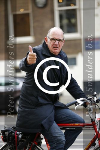 Amsterdam 17 oktober 2013
Nieuwslezer Philip Freriks op de fiets in Amsterdam