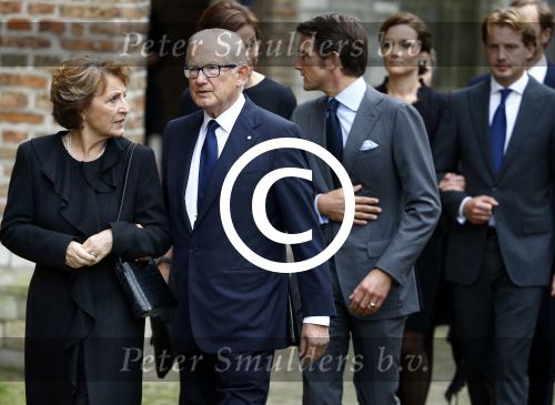 Delft 2 november 2013
Herdenkingsdienst voor prins Friso in de grote kerk in Delft.
Pieter v Vollenhoven met Prins Margriet en enkele kinderen