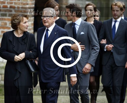 Delft 2 november 2013
Herdenkingsdienst voor prins Friso in de grote kerk in Delft.
Pieter v Vollenhoven met Prins Margriet en enkele kinderen