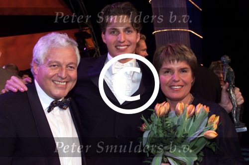 Amsterdam 20 december 2000
Sportman/sportvrouw v/h jaar 2000
Dames : Leontien v Moorsel 
Heren  : Pieter v d Hoogenband  met ouders
Ploeg   : Heren Hockeyploeg

PETER SMULDERS BV