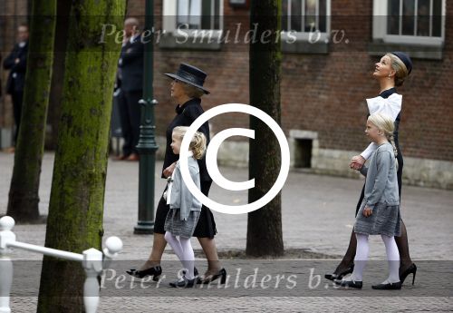 Delft 2 november 2013
Herdenkingsdienst voor prins Friso in de grote kerk in Delft.
Prinses Beatrix met Prinses Mabel en haar kinderen
