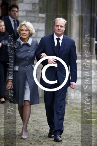 Delft 2 november 2013
Herdenkingsdienst voor prins Friso in de grote kerk in Delft.
Prinses Irene met haar zoon Prins Carlos de Bourbon