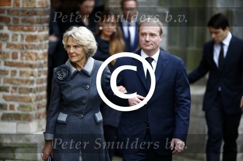 Delft 2 november 2013
Herdenkingsdienst voor prins Friso in de grote kerk in Delft.
Prinses Irene met haar zoon Prins Carlos de Bourbon