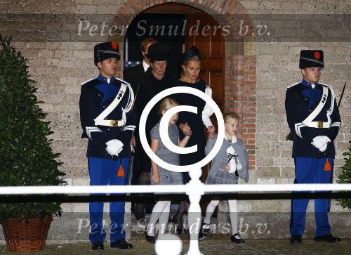 Delft 2 november 2013
Herdenkingsdienst voor prins Friso in de grote kerk in Delft.
Prinses Mabel met haar kinderen