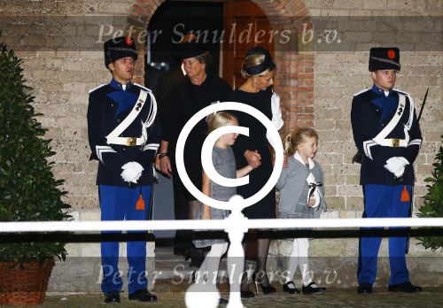 Delft 2 november 2013
Herdenkingsdienst voor prins Friso in de grote kerk in Delft.
Prinses Mabel met haar kinderen