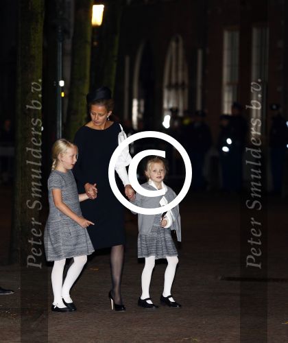 Delft 2 november 2013
Herdenkingsdienst voor prins Friso in de grote kerk in Delft.
Prinses Mabel met haar kinderen