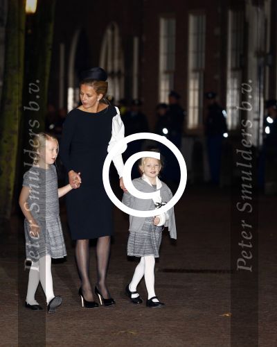 Delft 2 november 2013
Herdenkingsdienst voor prins Friso in de grote kerk in Delft.
Prinses Mabel met haar kinderen