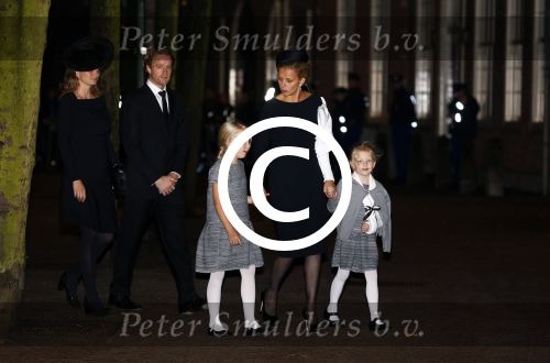 Delft 2 november 2013
Herdenkingsdienst voor prins Friso in de grote kerk in Delft.
Prinses Mabel met haar kinderen