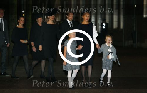 Delft 2 november 2013
Herdenkingsdienst voor prins Friso in de grote kerk in Delft.
Prinses Mabel met haar kinderen