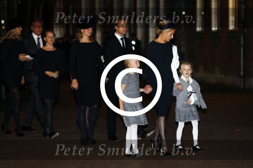 Delft 2 november 2013
Herdenkingsdienst voor prins Friso in de grote kerk in Delft.
Prinses Mabel met haar kinderen