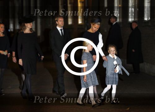 Delft 2 november 2013
Herdenkingsdienst voor prins Friso in de grote kerk in Delft.
Prinses Mabel met haar kinderen