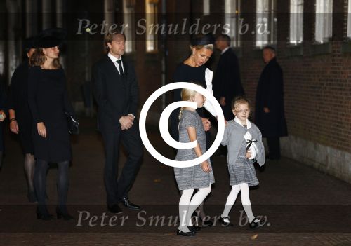 Delft 2 november 2013
Herdenkingsdienst voor prins Friso in de grote kerk in Delft.
Prinses Mabel met haar kinderen