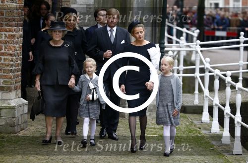 Delft 2 november 2013
Herdenkingsdienst voor prins Friso in de grote kerk in Delft.
Prinses Mabel en haar kinderen