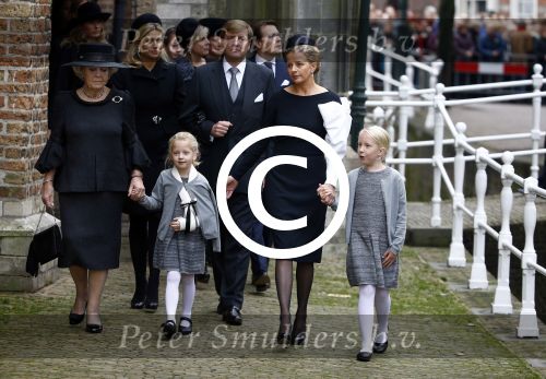 Delft 2 november 2013
Herdenkingsdienst voor prins Friso in de grote kerk in Delft.
Prinses Mabel en haar kinderen