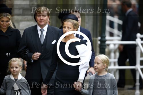 Delft 2 november 2013
Herdenkingsdienst voor prins Friso in de grote kerk in Delft.
Prinses Mabel en haar kinderen