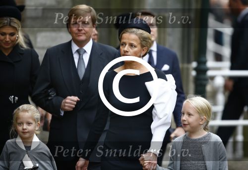 Delft 2 november 2013
Herdenkingsdienst voor prins Friso in de grote kerk in Delft.
Prinses Mabel en haar kinderen