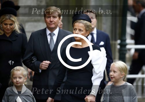 Delft 2 november 2013
Herdenkingsdienst voor prins Friso in de grote kerk in Delft.
Prinses Mabel en haar kinderen