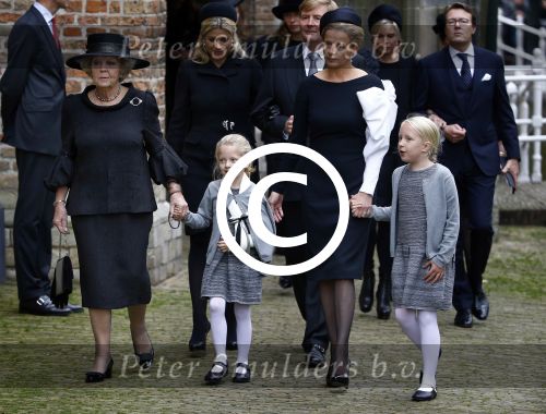 Delft 2 november 2013
Herdenkingsdienst voor prins Friso in de grote kerk in Delft.
Prinses Mabel en haar kinderen