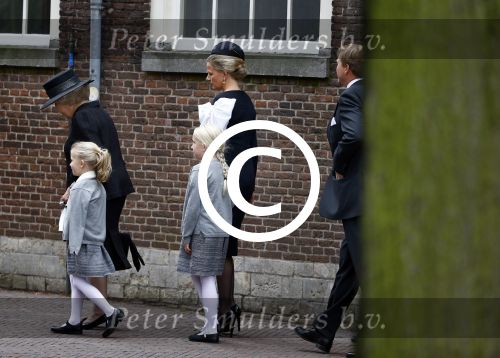 Delft 2 november 2013
Herdenkingsdienst voor prins Friso in de grote kerk in Delft.
Prinses Mabel en haar kinderen