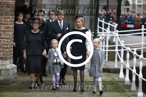 Delft 2 november 2013
Herdenkingsdienst voor prins Friso in de grote kerk in Delft.
Prinses Mabel en haar kinderen