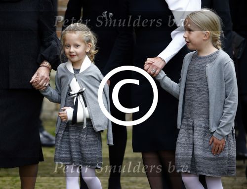 Delft 2 november 2013
Herdenkingsdienst voor prins Friso in de grote kerk in Delft.
Prinses Zaria met gebroken arm