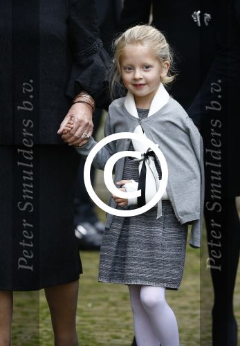 Delft 2 november 2013
Herdenkingsdienst voor prins Friso in de grote kerk in Delft.
Prinses Zaria met gebroken arm