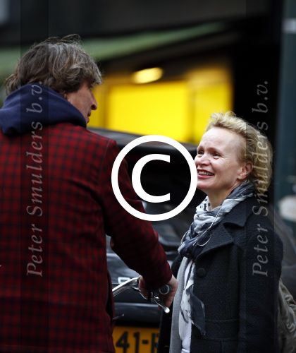 Amsterdam 25 oktober 2013
Renee Soutendijk met een kennis in gesprek.